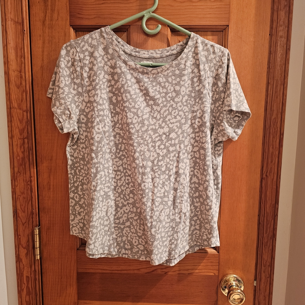 Old Navy Gray Animal Print Short Sleeve Top